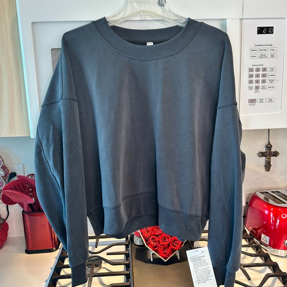 10 lululemon cropped crew blk NEW !!